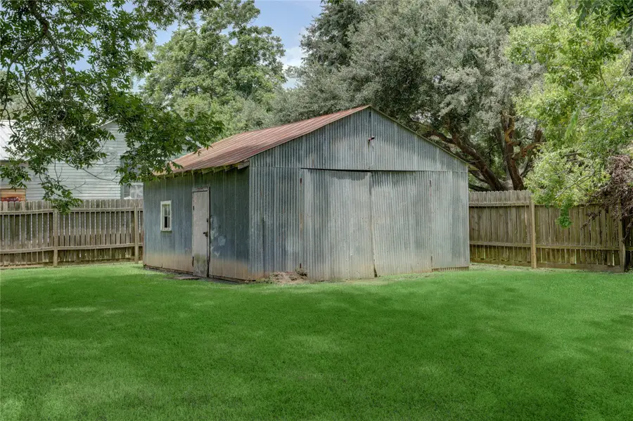 215 E Dahlgren Avenue, Wharton, TX 77488 - #2
