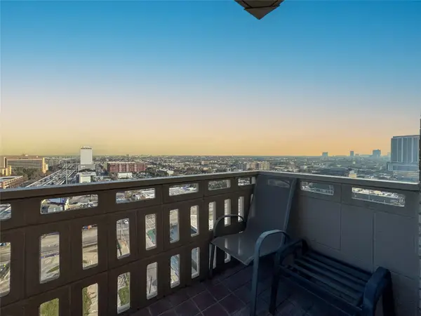 2016 Main Street #1502, Houston, TX 77002