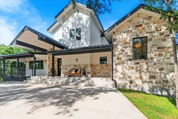 202 Hub Drive, Wimberley, TX 78676