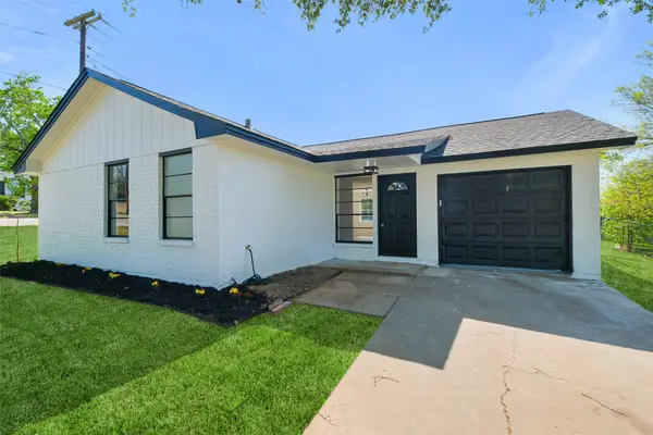 221 N Baron Street, Bellville, TX 77418