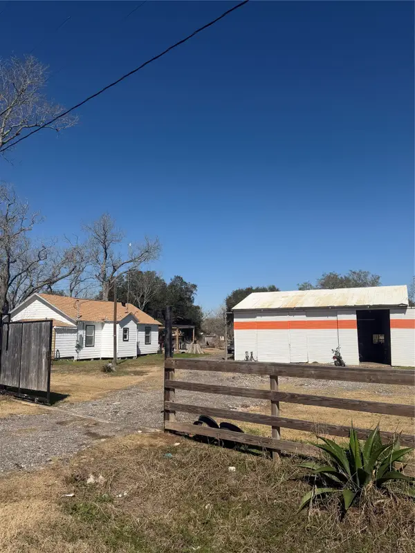 9619 Iago St, Boling, TX 77420