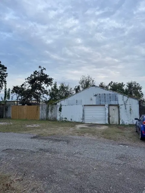 611 Northwood Drive, Conroe, TX 77303 - Image #3