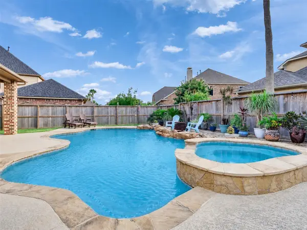 2557 Estrada Drive, League City, TX 77573