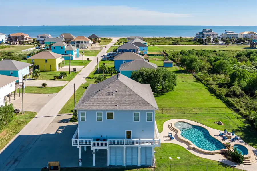 909 Helen Blvd, Crystal Beach, TX 77650 - Image #2