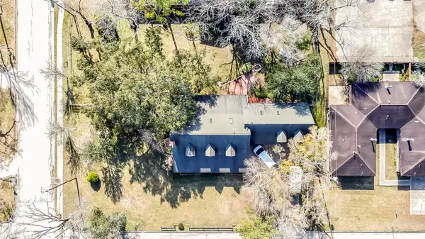 222 Quaker Drive, Friendswood, TX 77546