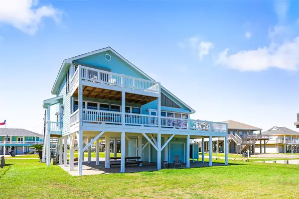 3040 Carioca Court, Crystal Beach, TX 77650