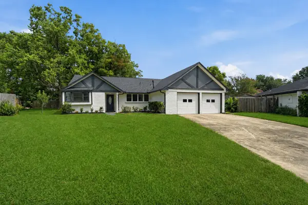 5703 Woodville Lane, Pearland, TX 77584