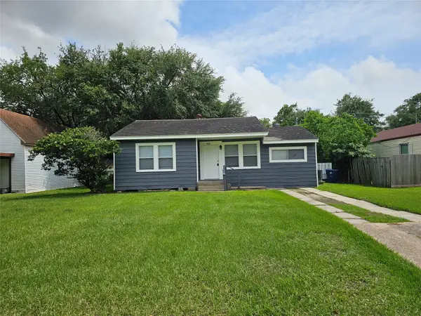 805 17th Avenue N, Texas City, TX 77590