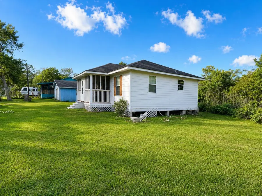 50 Sir Gawain Drive S, Bay City, TX 77414 - #2