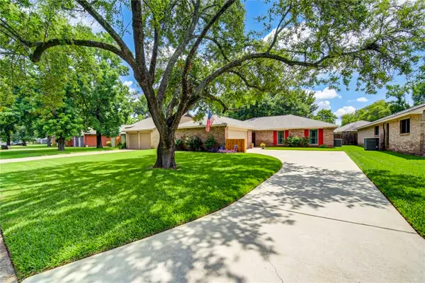 17559 S Compass Rose Circle Circle, Crosby, TX 77532