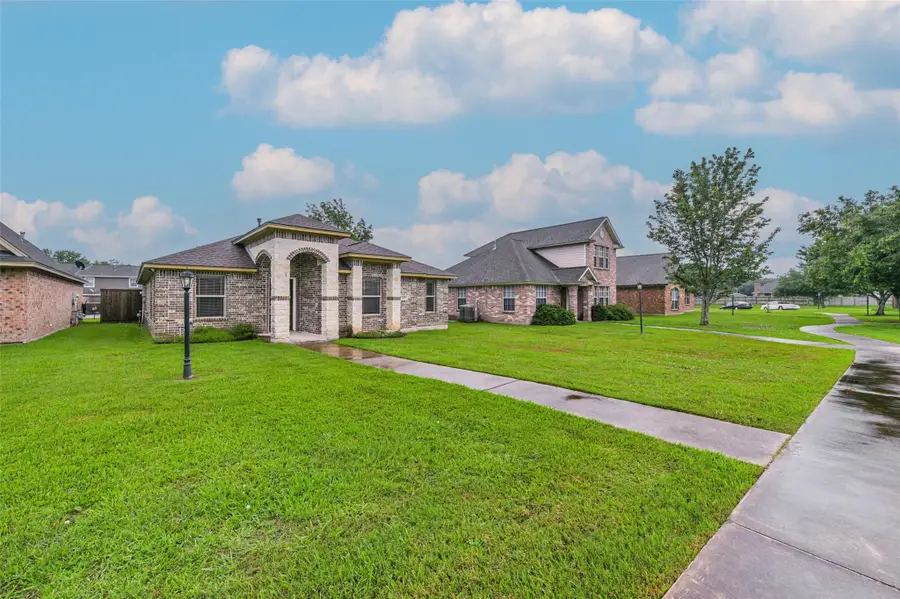 115 Silverbell Circle, Lake Jackson, TX 77566 - #2