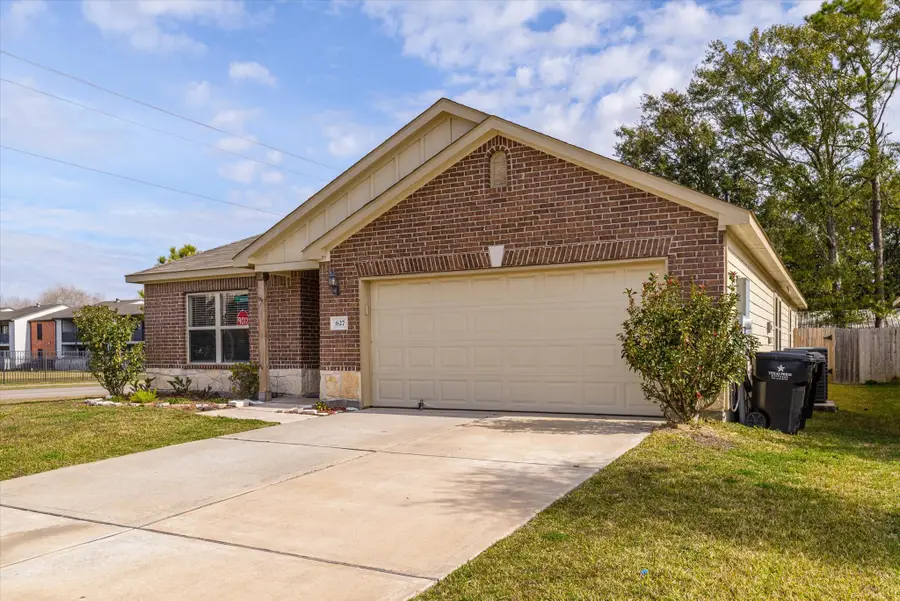 627 E Fairway Lake Drive, Alvin, TX 77511 - Image #3
