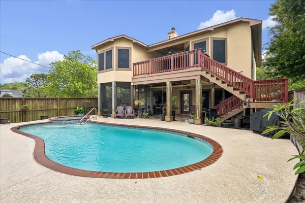 3040 Bayshore Drive, Bacliff, TX 77518