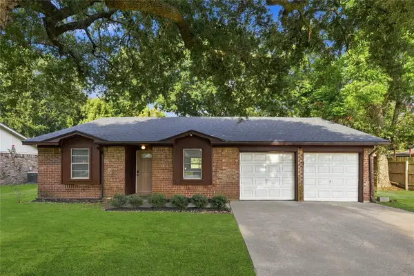 426 Corley Drive, Highlands, TX 77562
