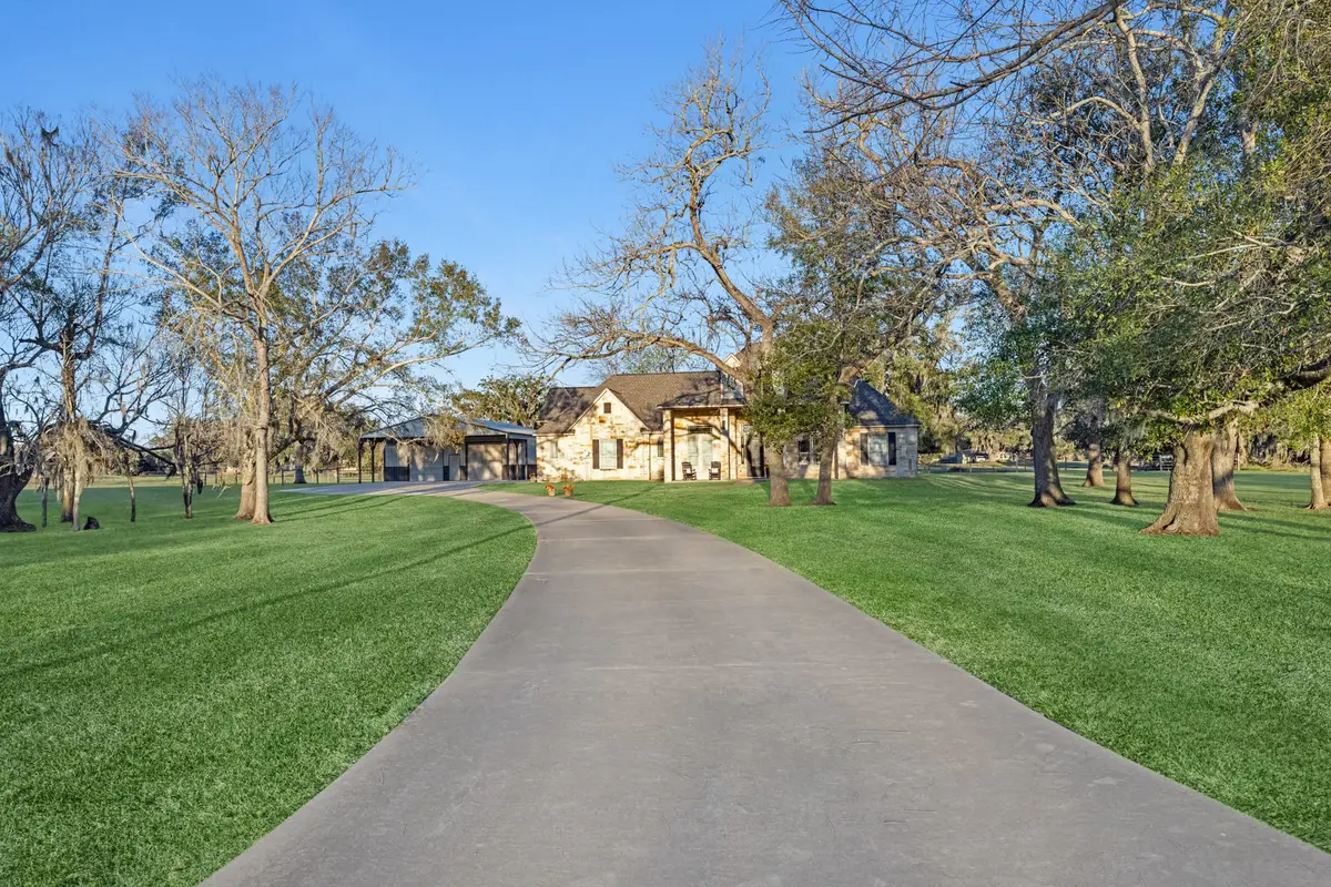 726 Stallion Circle, Angleton, TX 77515 - Image #1