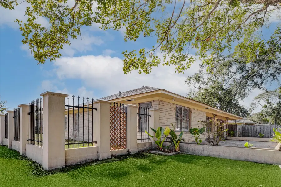 101 Live Oak Street, Baytown, TX 77520 - Image #3