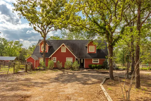 636 Deer Run Road, Bellville, TX 77418