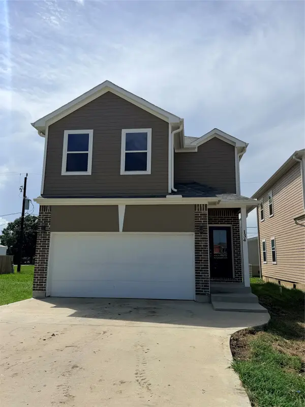 142 Egret Canal N, Baytown, TX 77523