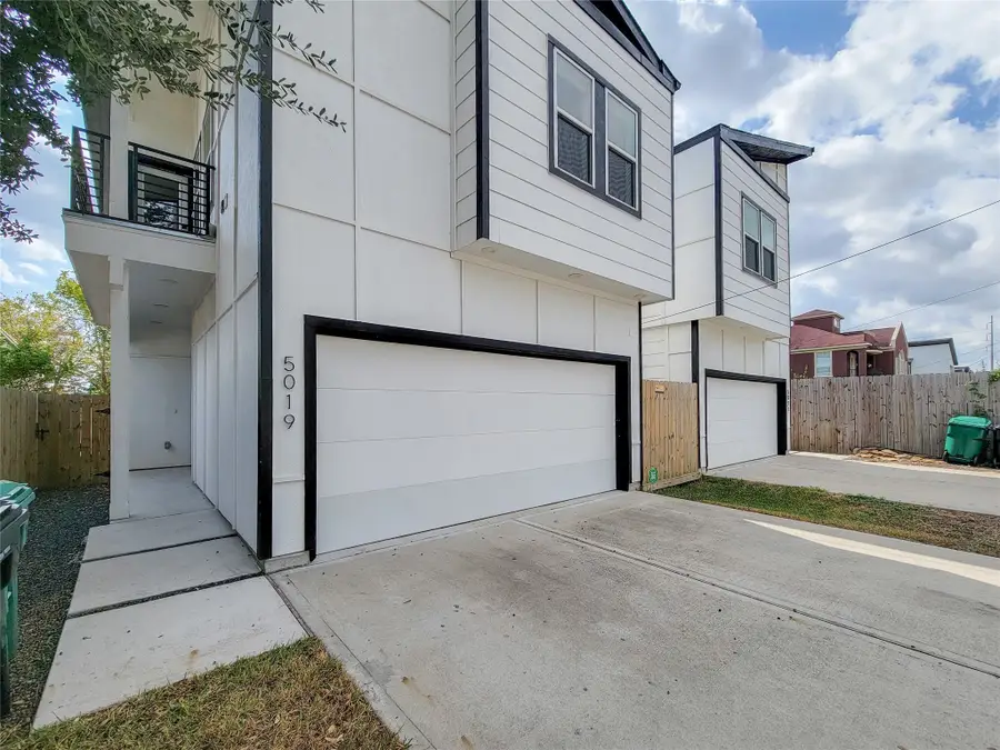 5019 Creekmont Drive, Houston, TX 77091 - Image #2