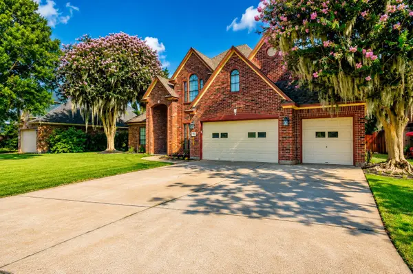 105 Thyme Trail, Lake Jackson, TX 77566