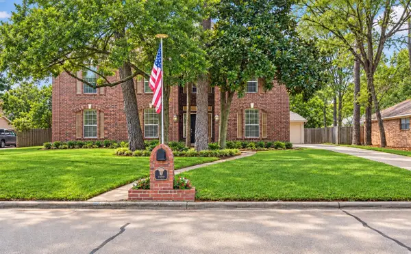 111 Pine Manor Drive, Conroe, TX 77385