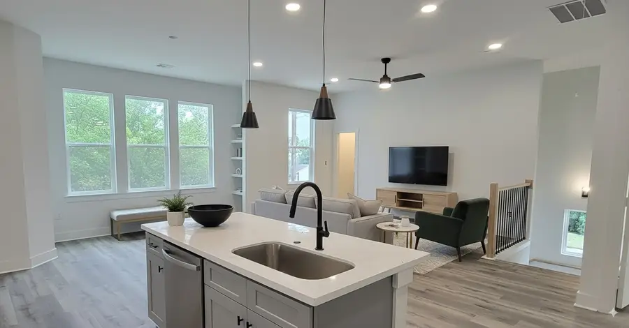 4922 Hoover Street #F, Houston, TX 77092 - Image #3