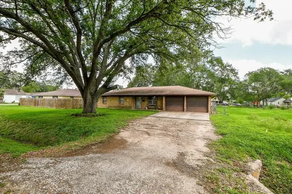 703 S Washington Street, El Campo, TX 77437