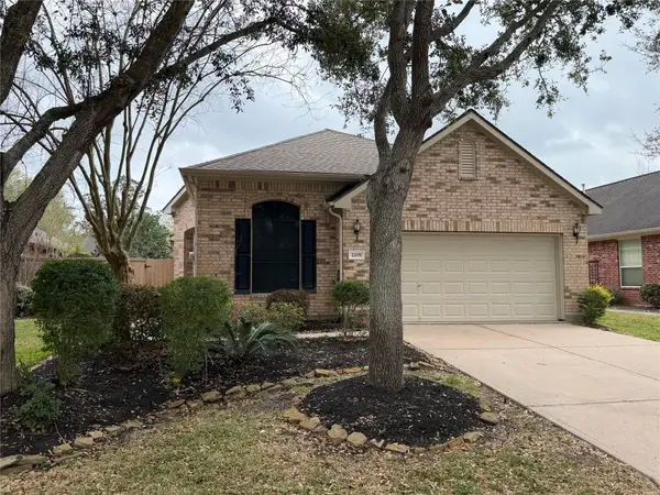 2205 W Marsala Drive, Pearland, TX 77581