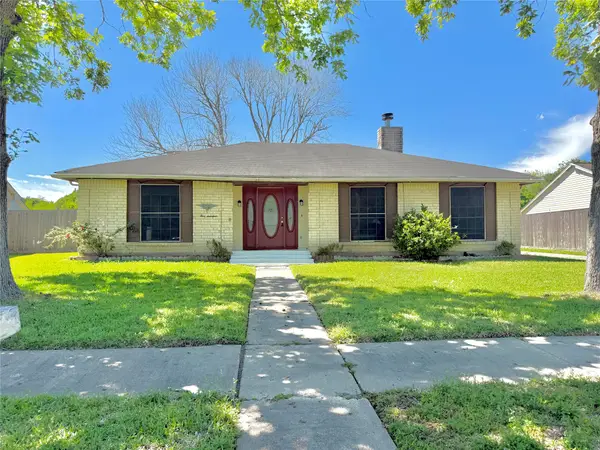 514 W Castle Harbour Drive, Friendswood, TX 77546