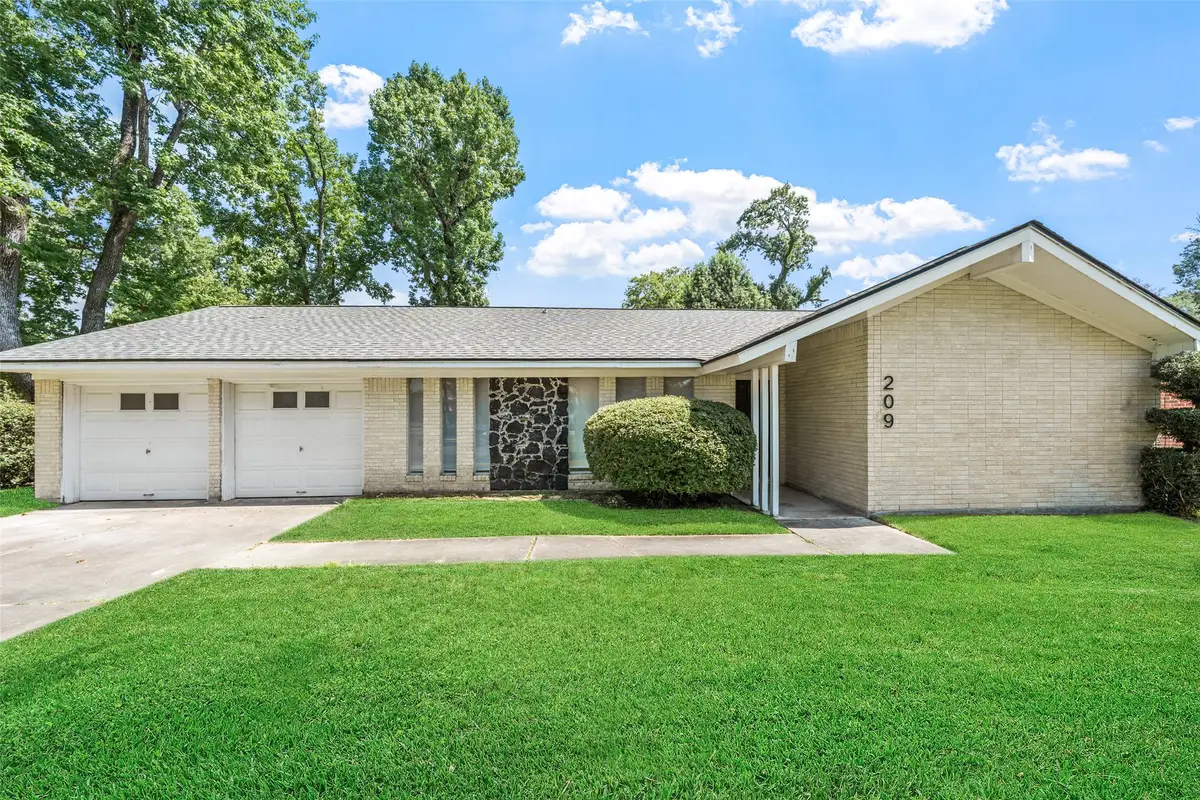 209 Pine Oak Drive, Highlands, TX 77562 - #1