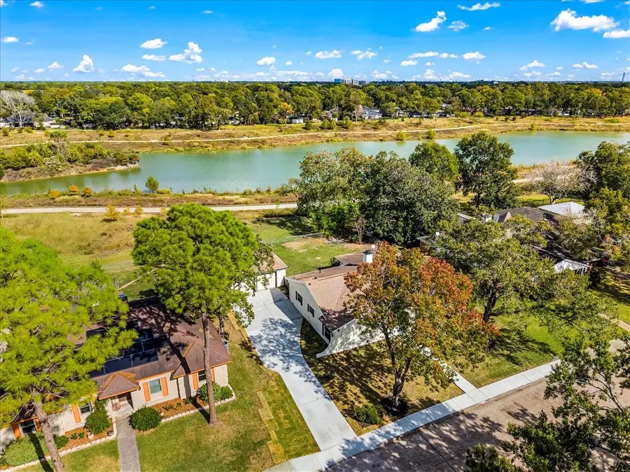 15719 Diana Lane, Houston, TX 77062 - Image #2