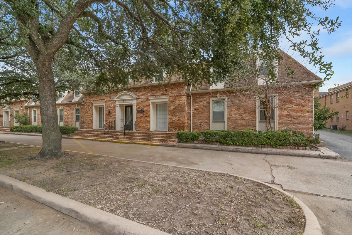2727 Briarhurst Drive #2, Houston, TX 77057 - Image #1