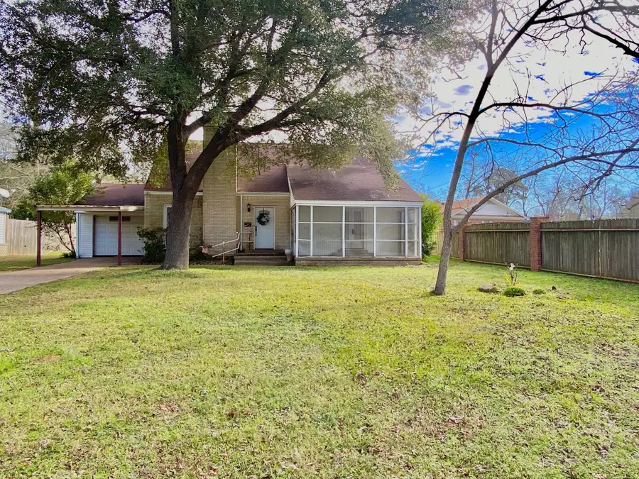 102 N Gordon Drive, Crockett, TX 75835 - #2