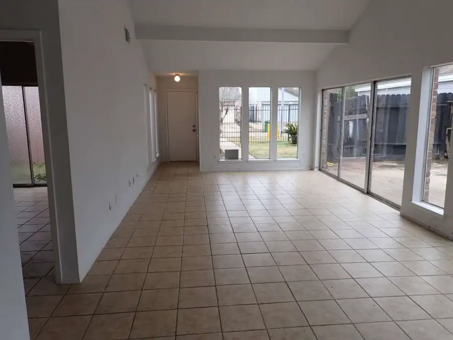 11539 Bellerive Drive, Houston, TX 77072 - Image #3