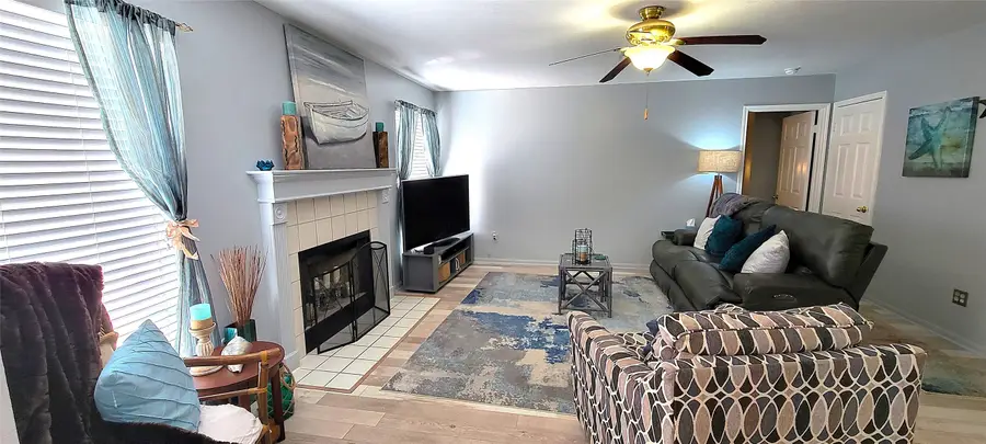 3015 Wood Hollow Drive, League City, TX 77573 - #3