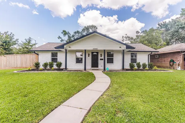 10340 Shadow Oaks Dr, Houston, TX 77043