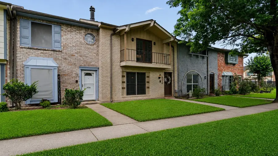 3936 Laura Leigh Drive, Friendswood, TX 77546 - #2