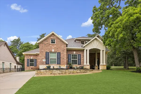 514 Pinehurst Drive, New Ulm, TX 78950