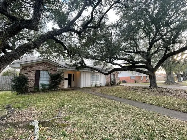 2708 Encino Avenue, Bay City, TX 77414