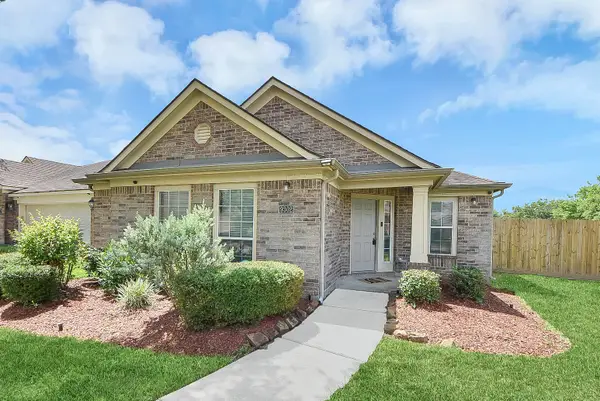 9302 Water Edge Point Lane, Humble, TX 77396