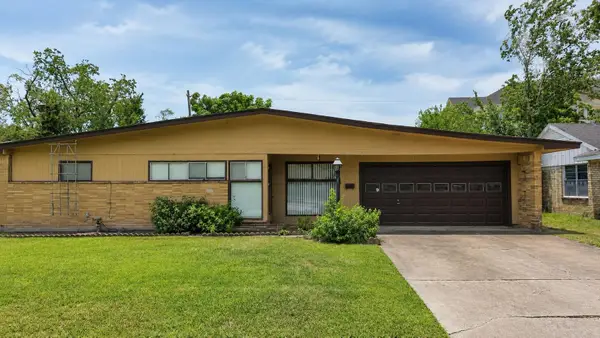 2119 Counter Point Drive, Houston, TX 77055