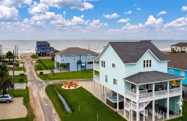 819 Eastview, Crystal Beach, TX 77650