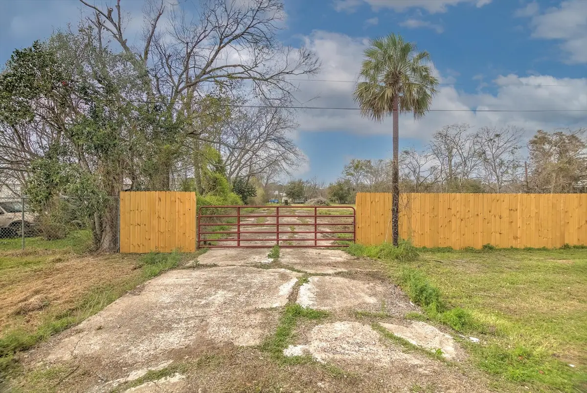 301 Oakland Street, Baytown, TX 77520 - #1