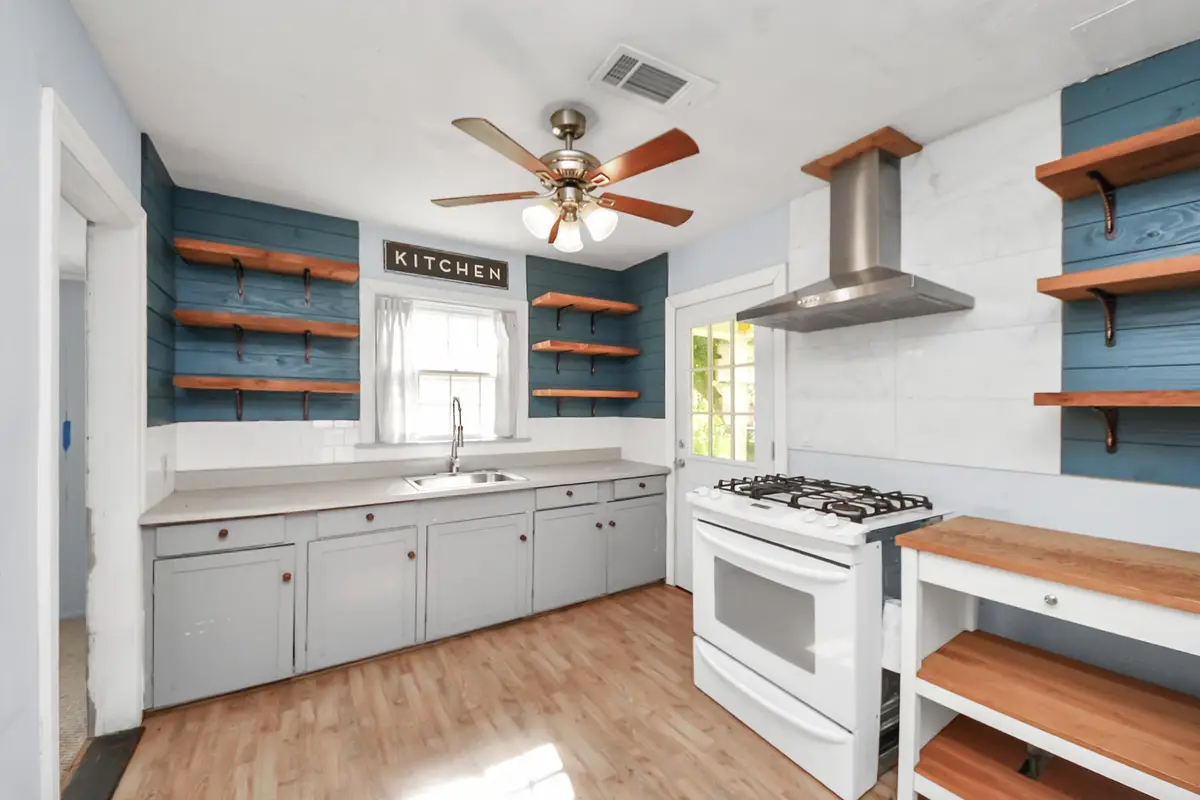 1203 17th Avenue N, Texas City, TX 77590 - Image #1