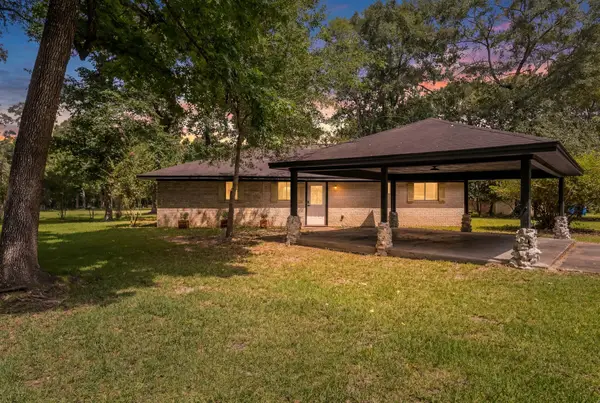 917 Huckleberry Lane, Warren, TX 77664
