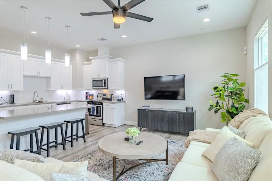 240 Julia Street #D, Houston, TX 77022 - #3