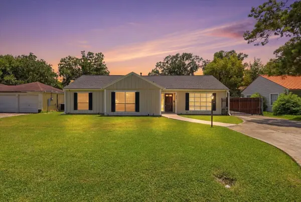 2801 Berry Avenue, Groves, TX 77619