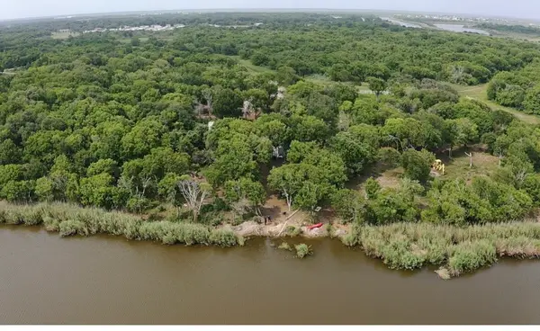 2225 Johnson Drive, Oyster Creek, TX 77541