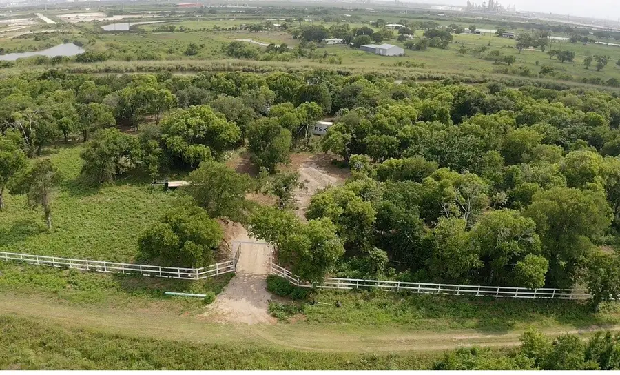 2225 Johnson Drive, Oyster Creek, TX 77541 - #3