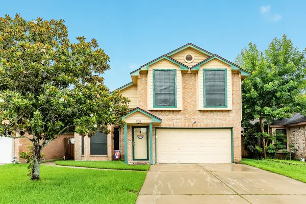 108 Coffee Lane, Lake Jackson, TX 77566